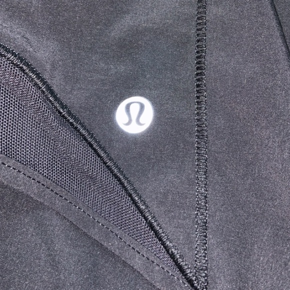 Lululemon Shorts Size 8 Tall - Picture 4 of 4